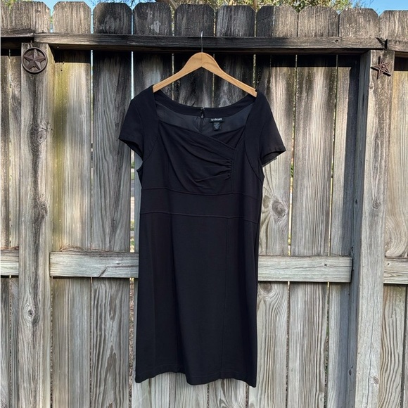 Black Dress - Picture 4 of 7